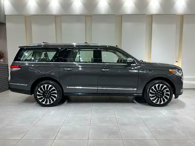 صورة 7 لـ 2023 Lincoln NAVIGATOR