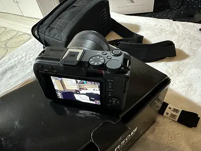 Canon EOS R50V latest camera PowerShot G-series compact camera with bag and box