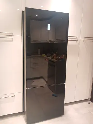 Seimens Bottom freezer Refrigerator Glass front With digital display