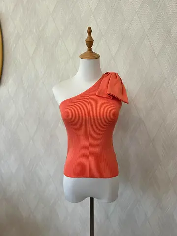 Variety clothing and acccessories (sets, dresses , tops and hats (around 80 pieces )