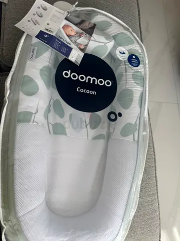 Brand New Doomoo Cocoon Baby Nest – Leaves Aqua Green