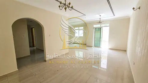 شقه ثلاث غرف وصالة بإطلالة بحرية وبلكونة في القليعة الشارقة جيم مسبح مجانا تصديق العقد ع المالك غرفه خادمه ماستر خزائن بالحائط تامين مؤجل