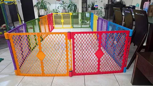 Northstates super play yard - 12 gates - like new