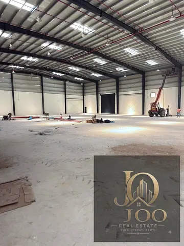 سعر مميز | مساحة تشغيل واسعة | موقع استراتيجي | على شارعين رئيسيين | كهرباء 50 KW | مناسب للتخزين والخدمات اللوجستية