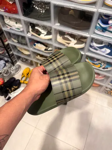 Burberry slides 46 euro with box and inserts and invoice