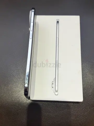 iPhone 4 / 4S Silver with Original Box - Good Working Condition