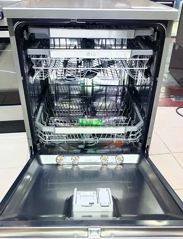 Near new LG dishwasher 3 rack quadwash truestream latest model silver