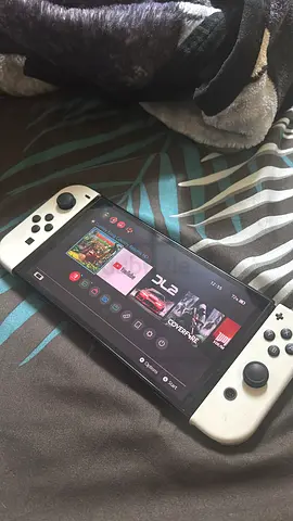 Nintendo switch Oled. White Joycons