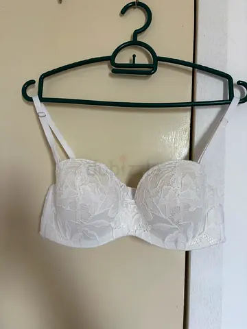 White lace padded bra with adjustable straps
