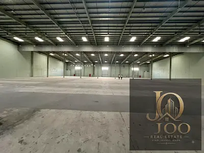 مستودع على مستوى الشركات الكبرى | 62,000 قدم² في أم الدرع | 65 KW | 35 درهم للقدم² | 2,275,000 درهم سنوياً