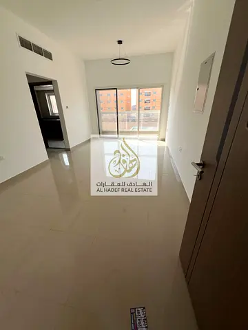 اول ساكن خلف السوق الصيني واقرب نقطه لمخرج دبي والشارقه