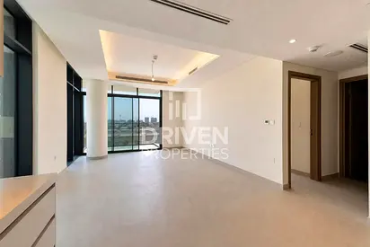 Corner Layout | Mid Floor | Modern Finishing