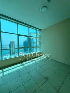 The apartment boasts a vibrant location close to various services and amenities, offering easy acces