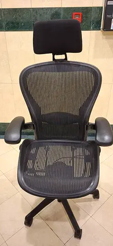 Herman Miller Aeron size B fully loaded with headrest