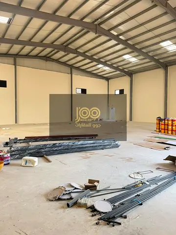 🏭🔥 مستودع + حوطة للإيجار السنوي في أم الثعوب – أم القيوين | 15,000 قدم | 167 KW | 300,000 درهم