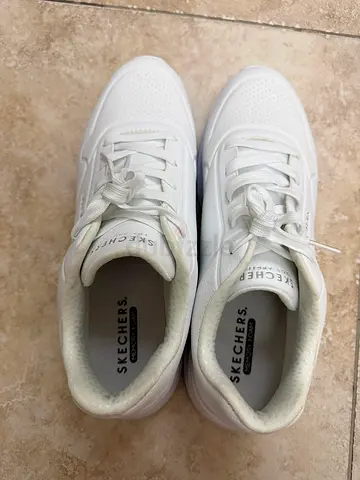 Sketchers white shoes