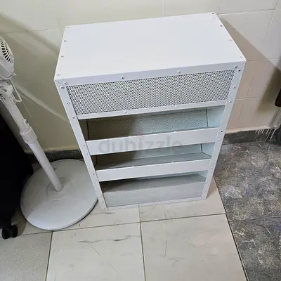 White metal multi-compartment storage shelf unit (4 compartments)