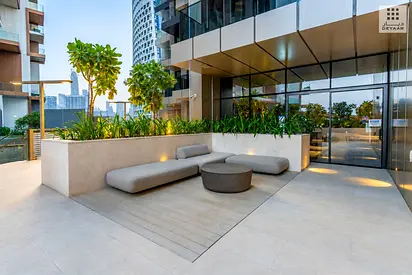 **Elegant 1BR | Premium Amenities | Regalia, Business Bay** Discover contemporary city living with **Deyaar Properties** in this one-bedroom apartmen