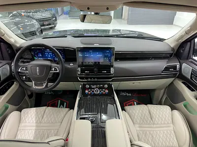 صورة 9 لـ 2023 Lincoln NAVIGATOR