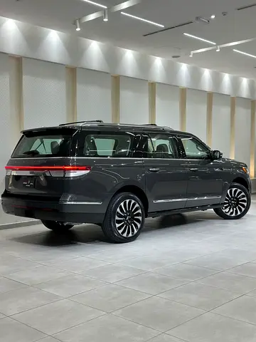 صورة 4 لـ 2023 Lincoln NAVIGATOR