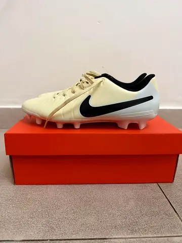 Nike tiempo Legend 10 (Studs) Brand New