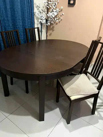 Solid dark wood oval and convertable to round dining table with 4 chairs (good condition)