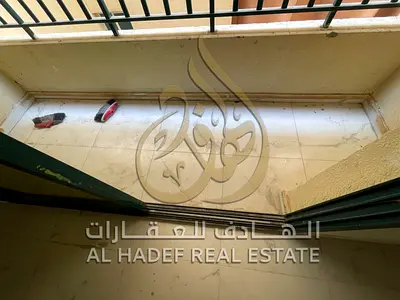 غرفة وصالة في القليعة قرب الكورنيش، بلكون بإطلالة مفتوحة، موزع مياه، تكييف وغاز مركزي. الدفع 4 أو 6 دفعات.
