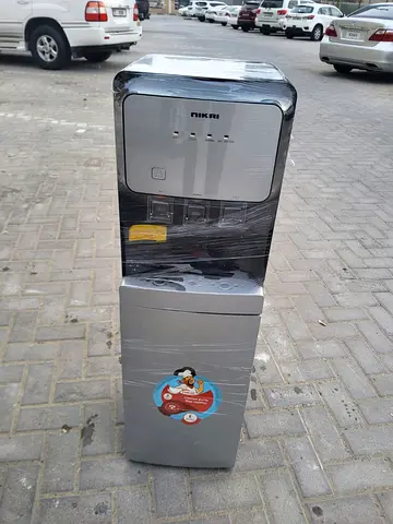 Bottom load water dispenser
