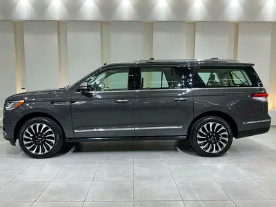 صورة 8 لـ 2023 Lincoln NAVIGATOR