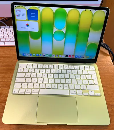 MacBook Neo 5 Days out of Box Brand New 1 year Apple Warranty for Sale
