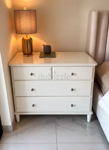 White 3-Drawer Nightstand / Bedside Table in good condition