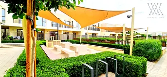 SINGLE ROW - CORNER UNIT - NEAR TO PARK