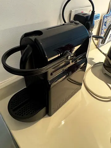 Nespresso Capsule Coffee Machine (compact, black) - Good Working Condition
