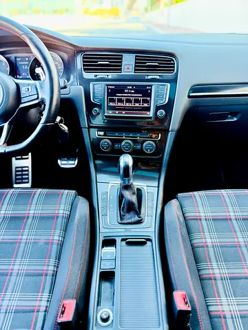 2017 Volkswagen GOLF GTI — миниатюра 17