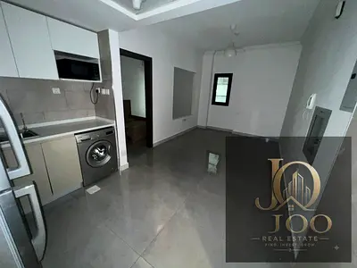 استوديو بمساحة استثنائية في برج الساعة – الراشدية 1 | إطلالة مفتوحة | أجهزة كهربائية مشمولة
