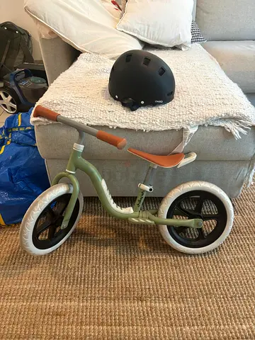 Chillafish balance bike with helmet