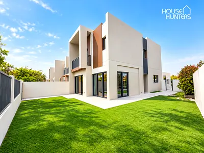 Upgraded | Prime location | On the pool and Park