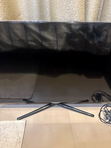 Samsung 43-inch LED TV - Good working condition, stand and cables included
