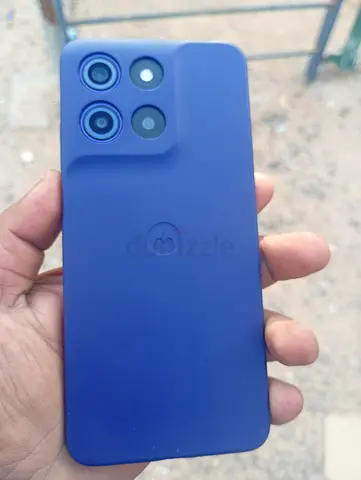 only one day used Motorola smartphone with case - 1 year company warranty