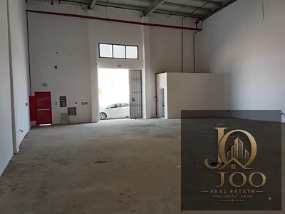 مساحة عملية بتكلفة مدروسة | مستودع 2,500 قدم² | 13 KW كهرباء | أم الثعوب – أم القيوين | 90,000 درهم