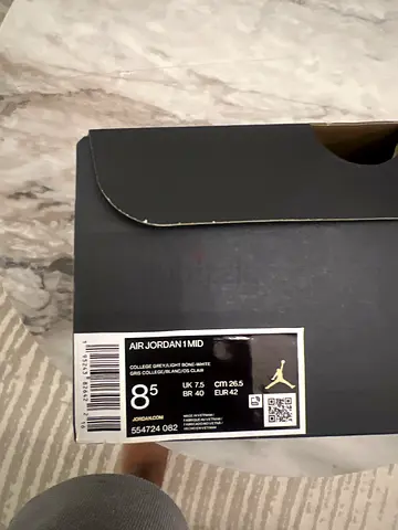 Air Jordan 1 Mid original box (size US 8.5) - Brand New