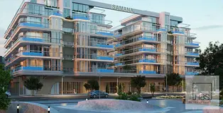 Spacious / Store / Pool on balcony