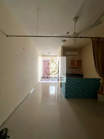 🏠 **استوديو واسع للإيجار السنوي في عجمان – الروضة 3** 🔥  📍 **الموقع: الروضة 3** 📌 قريب من **مطعم الغواص** وفي موقع مميز يسهل الوصول منه إلى أهم ال