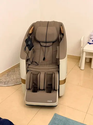 OSIM full-body massage chair in excellent condition