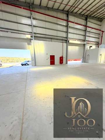 Warehouse for Annual Rent | Al Thuoob, Umm Al Quwain Excellent opportunity to lease a spacious warehouse in a prime location on a main road in Al Thu
