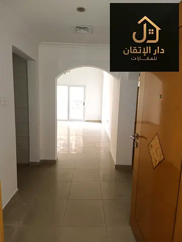 للإيجار شقة غرفة وصالة واسعة في منطقة المجرة، الشارقة - موقع ممتاز.