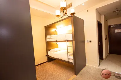Furnished Shared Accommodation for Working Professionals & Executive Bachelors – 1–2 Min Walk to Bu