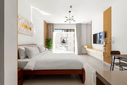 Spacious luxurious lush fully furnished studio apartment direct access for the city centre
