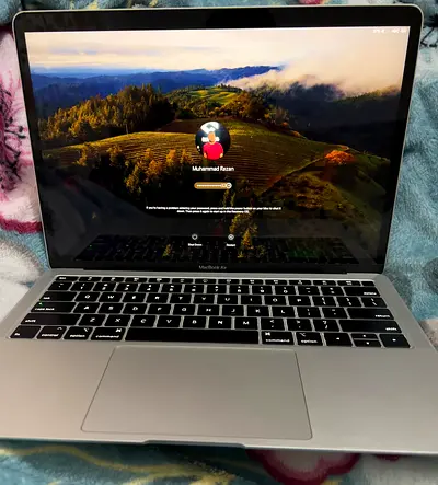 MacBook Air 2019 - 13-inch, Intel Core i5, 16GB RAM, 256GB SSD (Used)