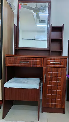 Dressing Table with Large Mirror & Stool – Excellent Condition